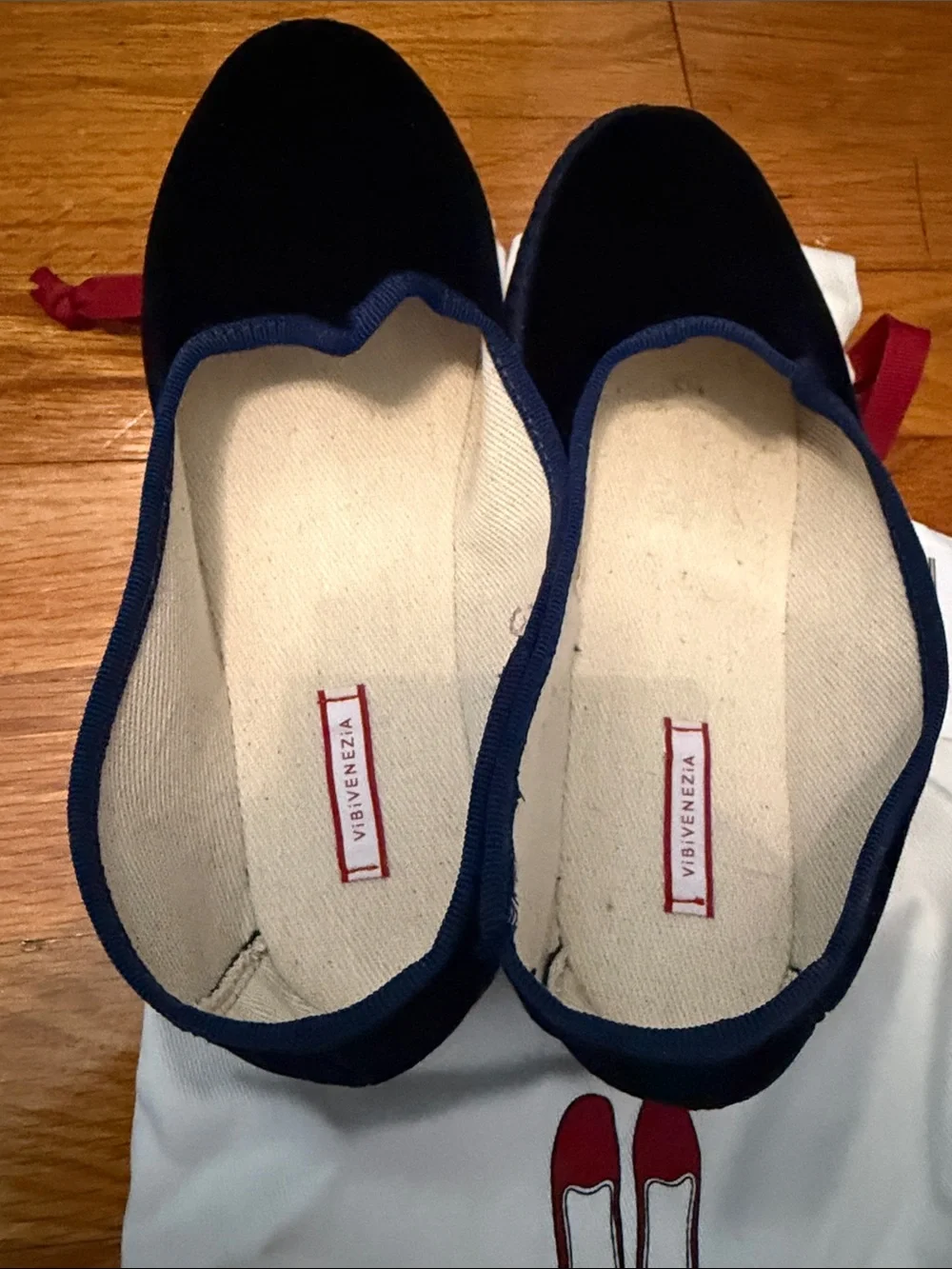 Vibi Venezia Kid’s Navy Velvet Loafers NWT